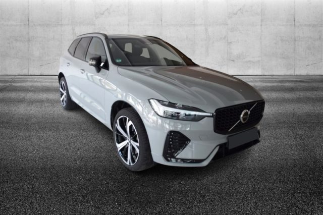 Volvo XC60 B4 (d) automatico Plus Dark - foto 2 di 4