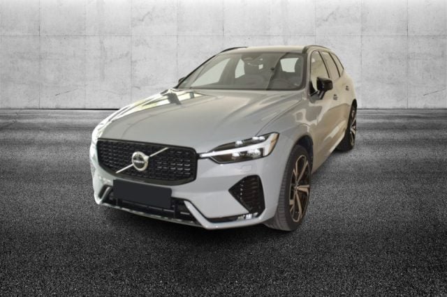 Volvo XC60 B4 (d) automatico Plus Dark usato a PIEVE DI CENTO