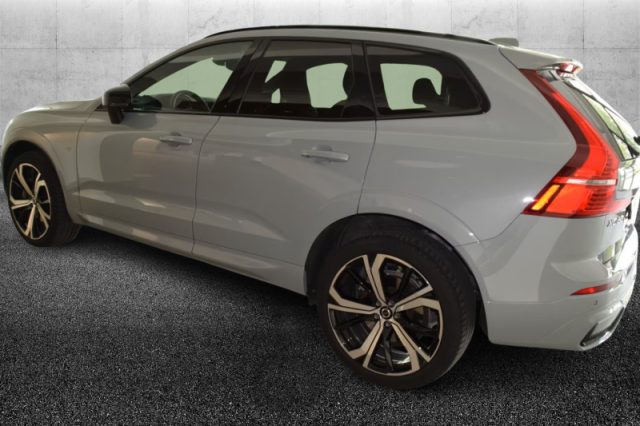 Volvo XC60 B4 (d) automatico Plus Dark - foto 3 di 4