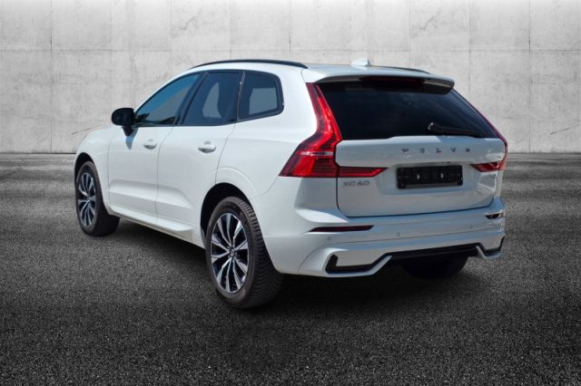 Volvo XC60 B4 (d) AWD automatico Plus Dark - foto 4 di 4
