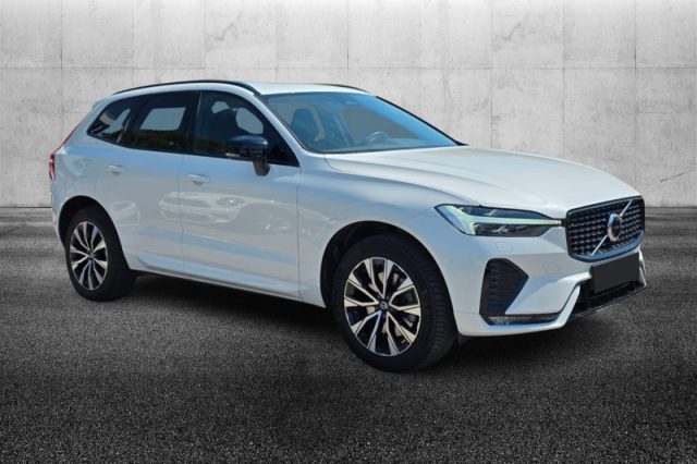 Volvo XC60 B4 (d) AWD automatico Plus Dark - foto 2 di 4
