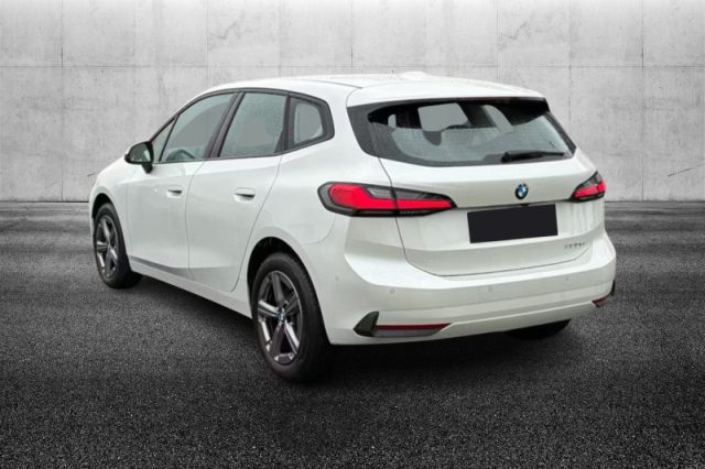BMW 220 d 48V Active Tourer - foto 3 di 4