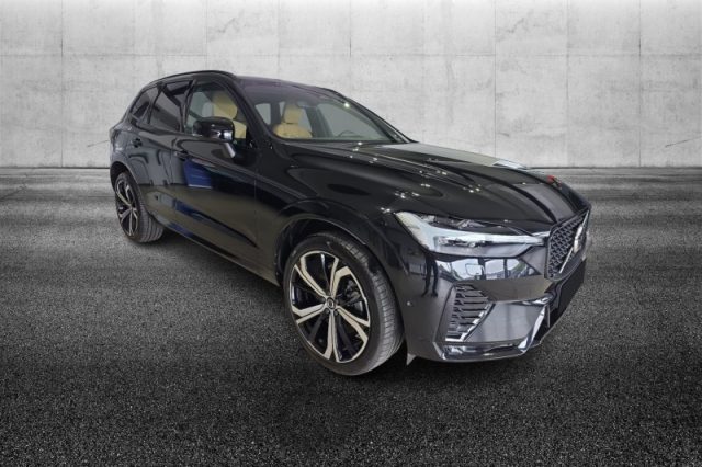 Volvo XC60 B5 (d) AWD automatico Ultimate Dark - foto 2 di 4