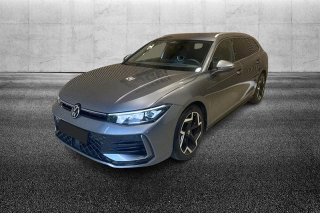 Volkswagen Passat 2.0 TDI 150 CV SCR DSG R-Line, del 2024, 44.999 km, in vendita a Pieve Di Cento (BO)
