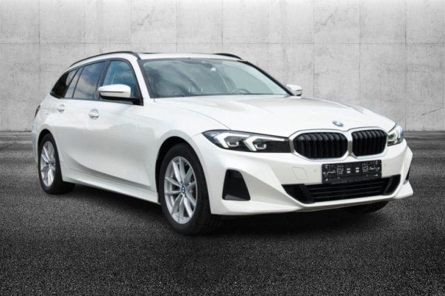 BMW 318 d 48V Touring - foto 2 di 4