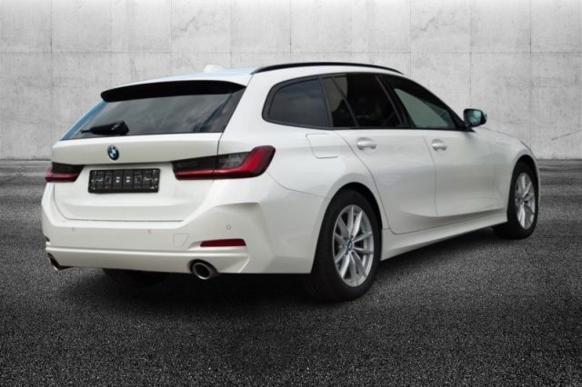BMW 318 d 48V Touring - foto 4 di 4