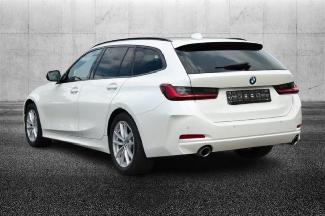 BMW 318 d 48V Touring - foto 3 di 4