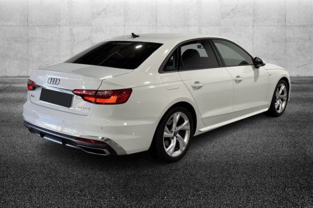 Audi A4 35 TFSI S tronic S line edition - foto 3 di 4
