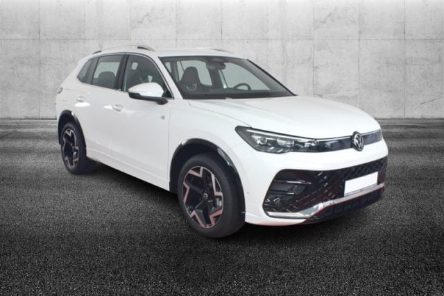 Volkswagen Tiguan 2.0 TDI 150 CV DSG R-Line semestrale a PIEVE DI CENTO
