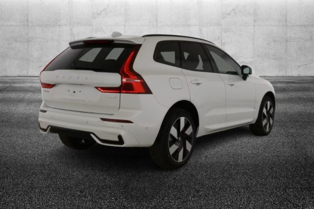 Volvo XC60 T8 Plug-in hybrid AWD automatico Plus Dark - foto 2 di 4