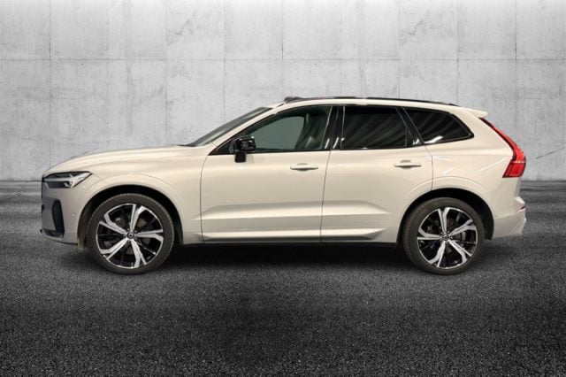 Volvo XC60 B4 (d) AWD automatico Plus Dark - foto 4 di 4