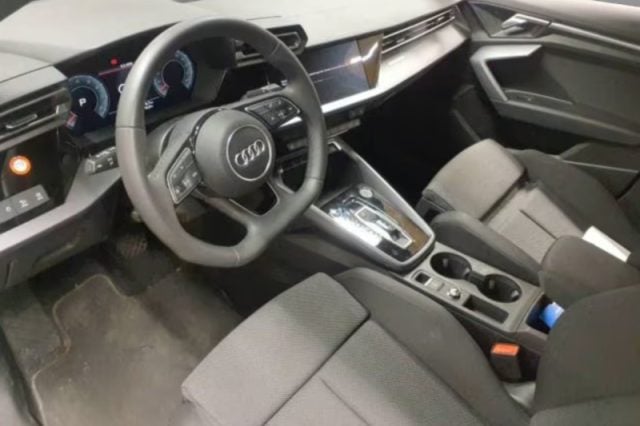 Audi A3 Sedan TFSI 110 kW S tronic S line edition - foto 3 di 3