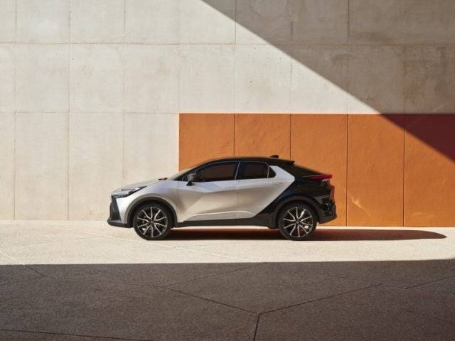 Toyota C-HR 2.0 PHEV Lounge Hero - foto 3 di 4