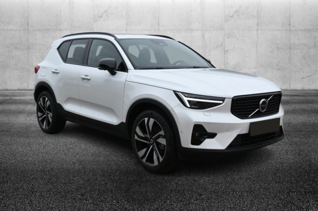 Volvo XC40 B4 automatico Ultra Dark - foto 2 di 4