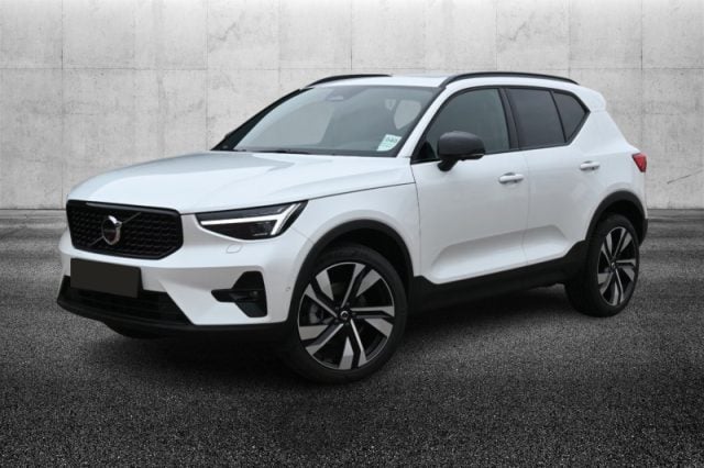 Volvo XC40 B4 automatico Ultra Dark semestrale a PIEVE DI CENTO