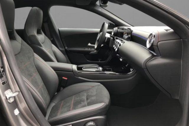 Mercedes-Benz CLA 200 d Automatic AMG Line Premium - foto 4 di 4