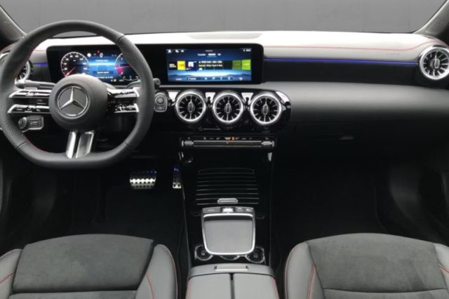 Mercedes-Benz CLA 200 d Automatic AMG Line Premium - foto 3 di 4