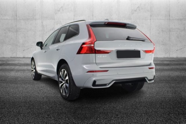 Volvo XC60 B4 (d) automatico Plus Dark - foto 4 di 4