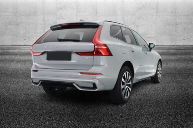 Volvo XC60 B4 (d) automatico Plus Dark - foto 3 di 4
