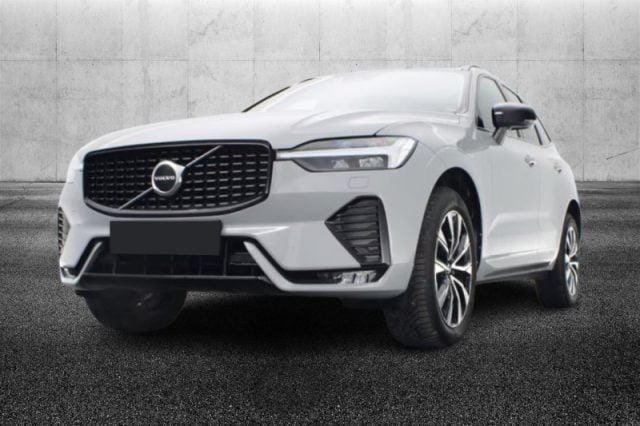Volvo XC60 B4 (d) automatico Plus Dark usato a PIEVE DI CENTO