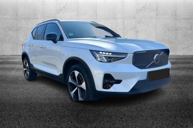 Volvo XC40 B3 automatico Plus Bright - foto 2 di 4