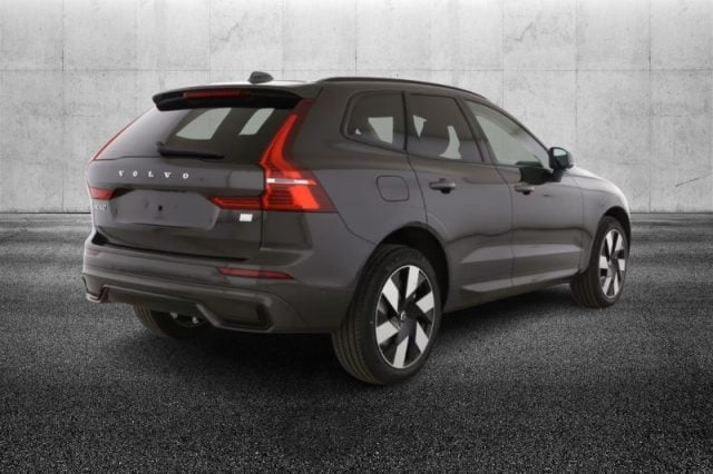 Volvo XC60 T8 Plug-in hybrid AWD automatico Plus Dark - foto 2 di 4