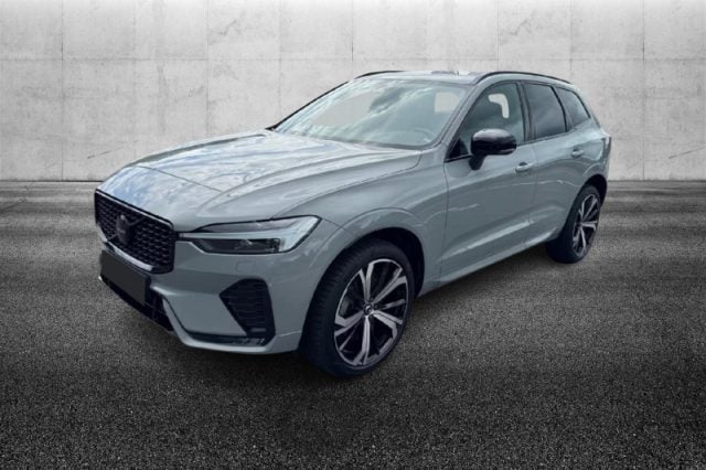 Volvo XC60 B4 (d) automatico Plus Dark usato a PIEVE DI CENTO