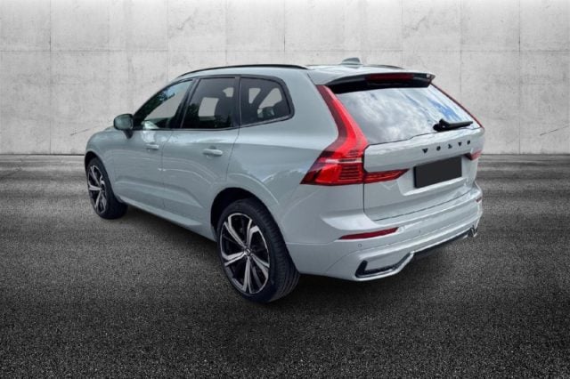 Volvo XC60 B4 (d) automatico Plus Dark - foto 4 di 4