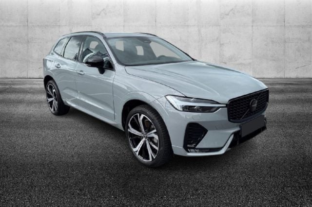 Volvo XC60 B4 (d) automatico Plus Dark - foto 2 di 4