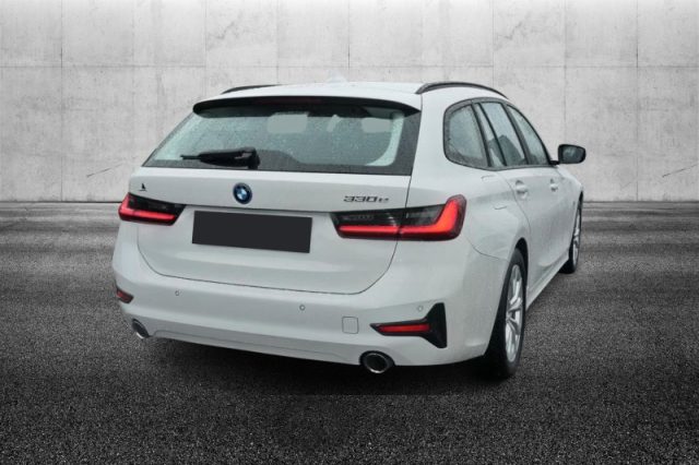 BMW 330 e Touring Business Advantage - foto 2 di 4