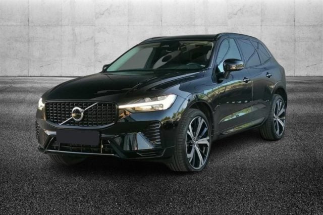 Volvo XC60 B4 (d) automatico Plus Dark usato a PIEVE DI CENTO