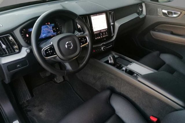 Volvo XC60 B4 (d) automatico Plus Dark - foto 4 di 4