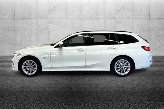 BMW 330 e Touring - foto 3 di 4