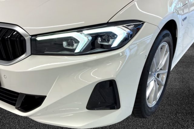 BMW 330 e Touring - foto 4 di 4