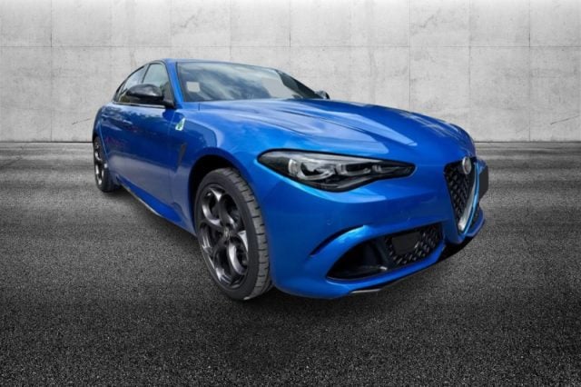 Alfa Romeo Giulia 2.9 V6 Bi-Turbo AT8 Quadrifoglio - foto 2 di 4
