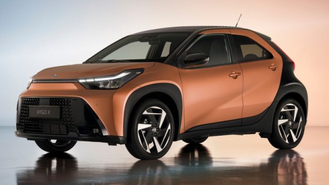Toyota Aygo X 1.5 Hybrid 115 CV 5 porte Premium - foto 3 di 4