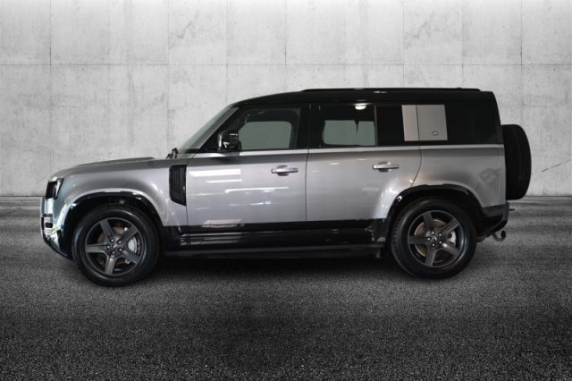 Land Rover Defender 110 3.0D I6 300 CV AWD Auto X-Dynamic SE - foto 3 di 4