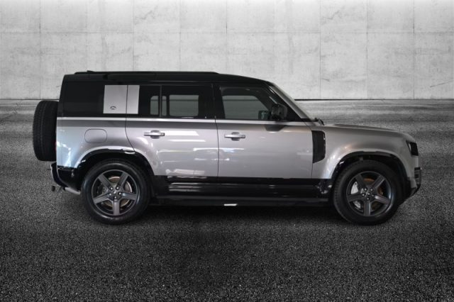 Land Rover Defender 110 3.0D I6 300 CV AWD Auto X-Dynamic SE - foto 4 di 4