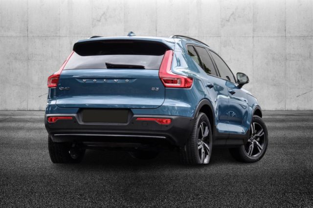 Volvo XC40 B3 automatico Plus Dark - foto 2 di 4