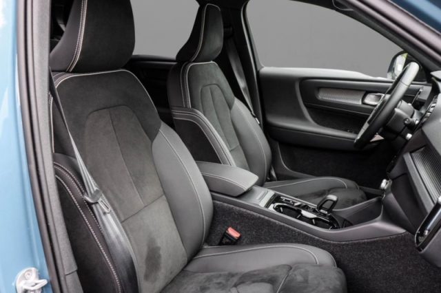 Volvo XC40 B3 automatico Plus Dark - foto 4 di 4