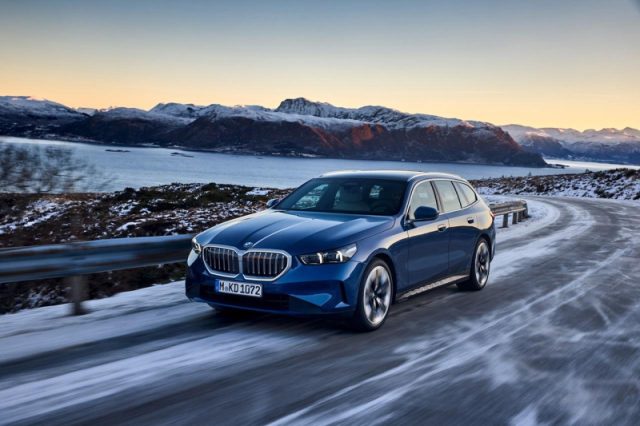 BMW 530 e xDrive Touring Msport - foto 3 di 4