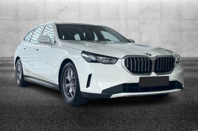 BMW 520 d 48V sDrive Touring - foto 2 di 4