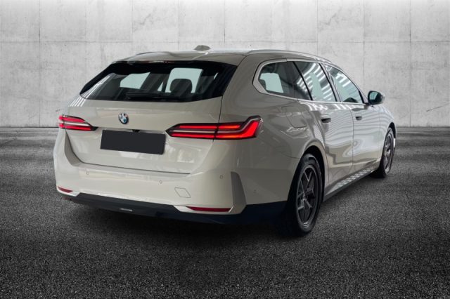 BMW 520 d 48V sDrive Touring - foto 3 di 4