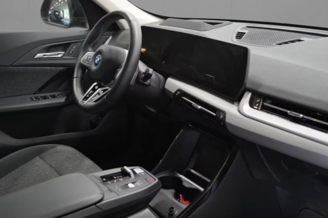 BMW X1 xDrive 25e - foto 4 di 4