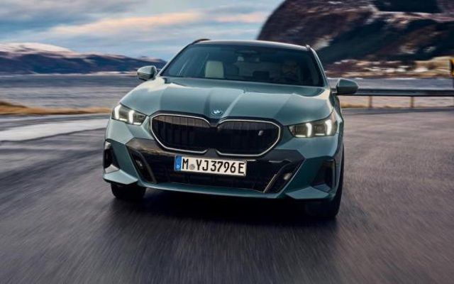BMW 530 e xDrive Touring - foto 2 di 4