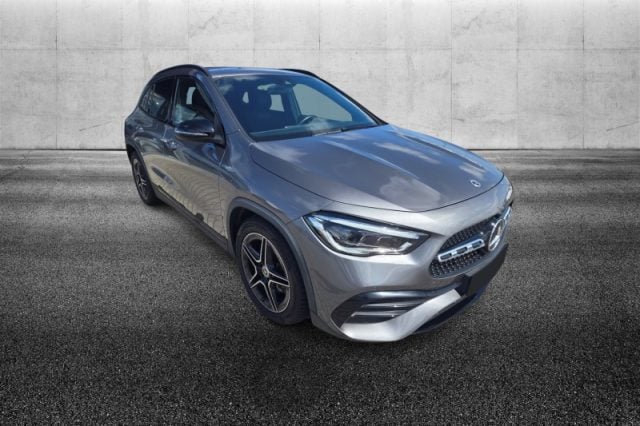 Mercedes-Benz GLA 200 d Automatic 4Matic Premium - foto 2 di 4