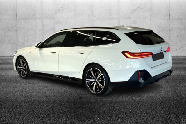 BMW 520 d 48V sDrive Touring Msport - foto 2 di 4