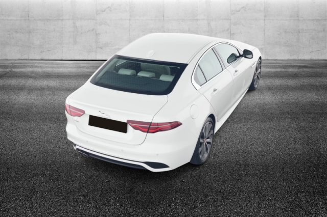 Jaguar XE 2.0 D 204 CV aut. R-Dynamic HSE - foto 3 di 4