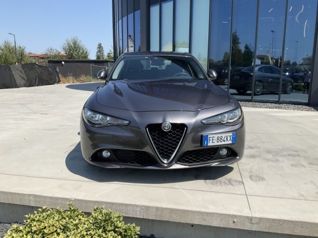 Alfa Romeo Giulia 2.2 Turbodiesel 150 CV Business Launch Edition - foto 2 di 4
