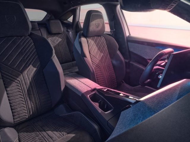 Peugeot 3008 Plug-in Hybrid 195 e-DCS7 Allure Business nuovo a PIEVE DI CENTO